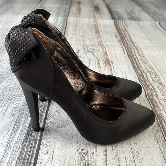 RAMPAGE BOW HEEL Black Satin Women’s Size 6 - Picture 4 of 8